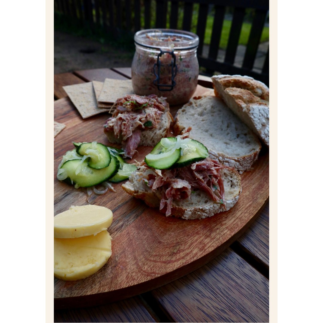 The weather is set to be lovely this weekend, so grab a picnic hamper and head to the park with some pals! Orders open until Wednesday 6pm for delivery on Friday.

buff.ly/3ehMmV0

#altrincham #konobacatering #timperley #stockport #halebarns #organiccatering