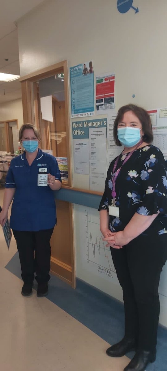 Geraldine McKay Director of Acute services presenting the #fluidvigilenceteam award to Sister Edwina McKinley today for being an excellent driving agent in ward 32’s QI project. Edwina has continually been enthusiastic and has been a great ambassador in engaging staff! #SQWC3