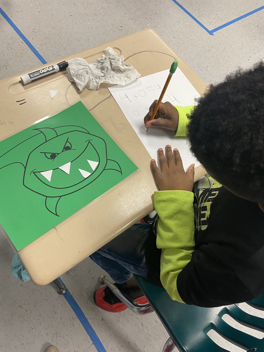 BLT711's tweet photo. Fun times co-teaching on Kindergarten math this morning working on decomposing numbers!  #thehillwill #GSCSMATH @JordanHillElem https://t.co/us7Qi8Pf4p