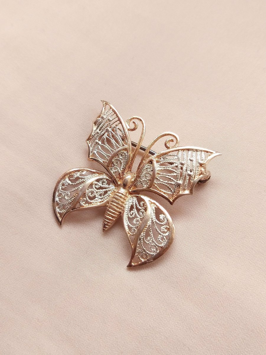 Gold and Silver Butterfly Brooch. #etsy #gold #silver #artnouveau #butterflybrooch #artnouveaubrooch #antiquegold #goldbrooch #artnouveaujewelry #goldbutterflypin #18kgoldjewelry #MadeinFrance #etsysale #frenchvintagefancies #MakeItMeaningful  etsy.me/3suUmaf