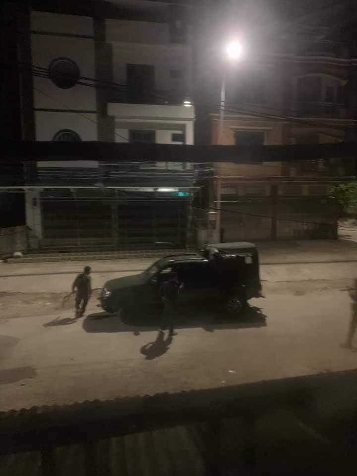 periwinkle1992's tweet photo. Massive forces of military terrorists were seen swearing at civilians and talking to each other “Shoot them! If u don’t dare, I will!”. They are just bloodthirsty &amp; threatening unarmed civilians.
#Apr19Coup
#CrimesAgainstHumanity
#WhatsHappeningInMyanmar https://t.co/DRKVFvJxNl https://t.co/3dKbbZx9BM