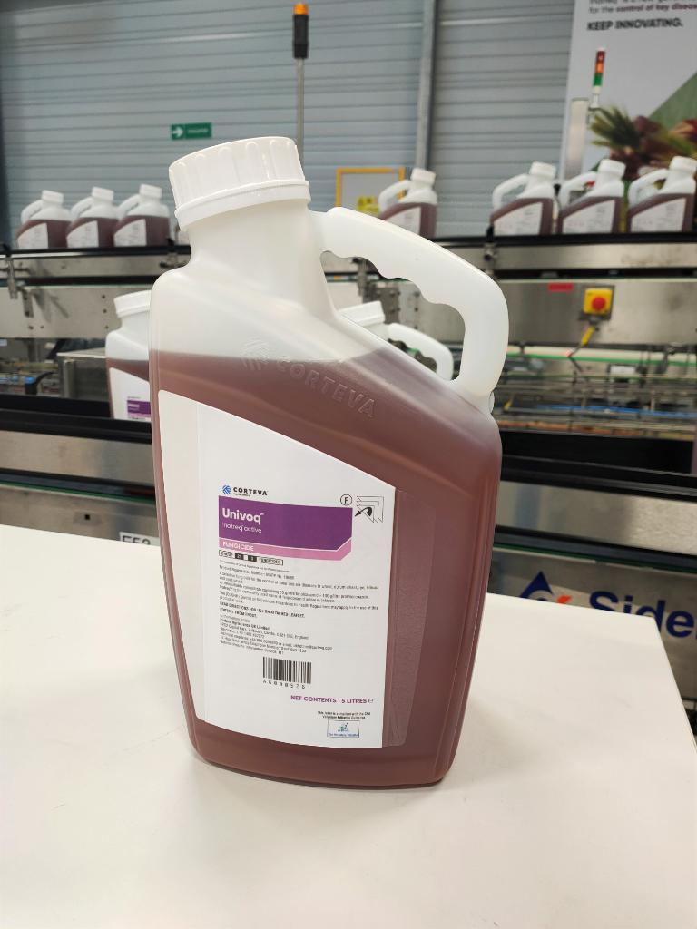 CortevaUK's tweet photo. The production of new #Univoq fungicide is complete! 🙌
A huge thank you to everyone involved! Find out more about our exciting new chemistry here 👉 https://t.co/DCGQuniFZ8.

#Inatreq #iQ4 supporting #farminguk #agriculture #britishfarming https://t.co/6rhBA9ME1N