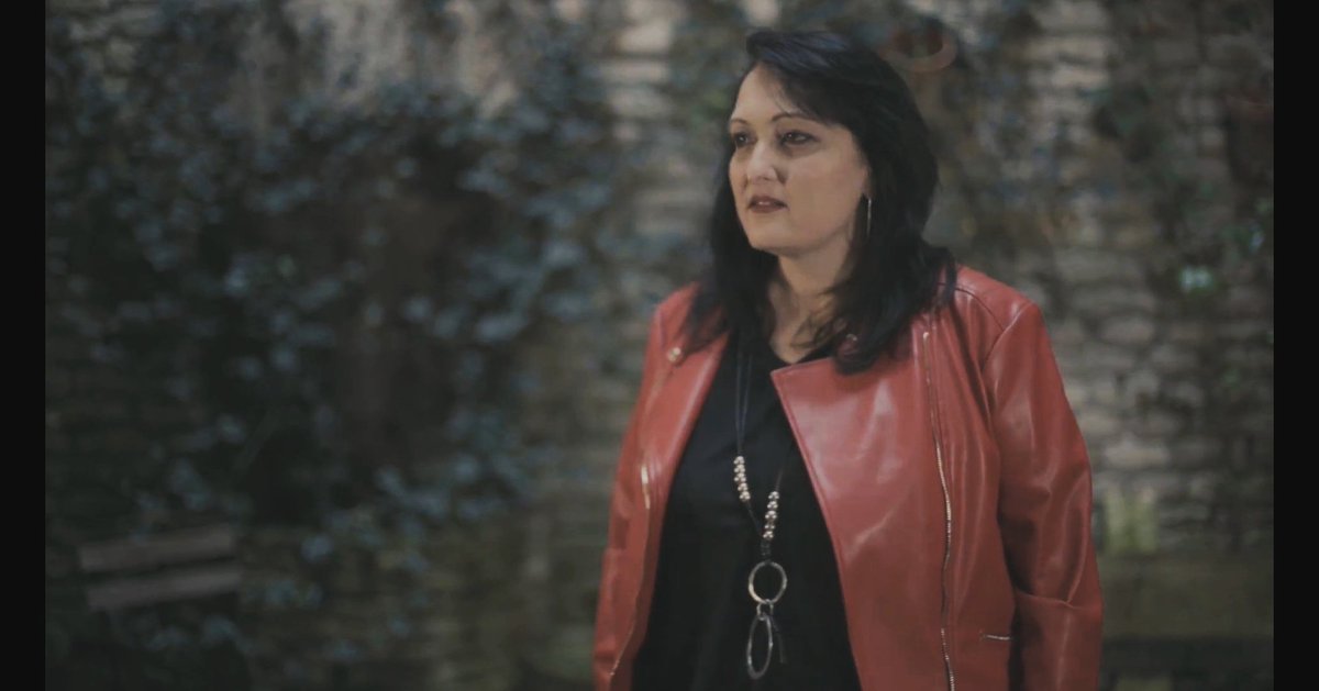 Caerá la noche y aún asi brillarás,porque te veo,te noto,te siento y eso jamás se irá... ❤️🎙️
Y a vosotros...
¿Os ha pasado alguna vez?
#seduermeymeduermo #ih #inmaherrera #single #youtube #spotify #cantante #singer #musica #music #followers