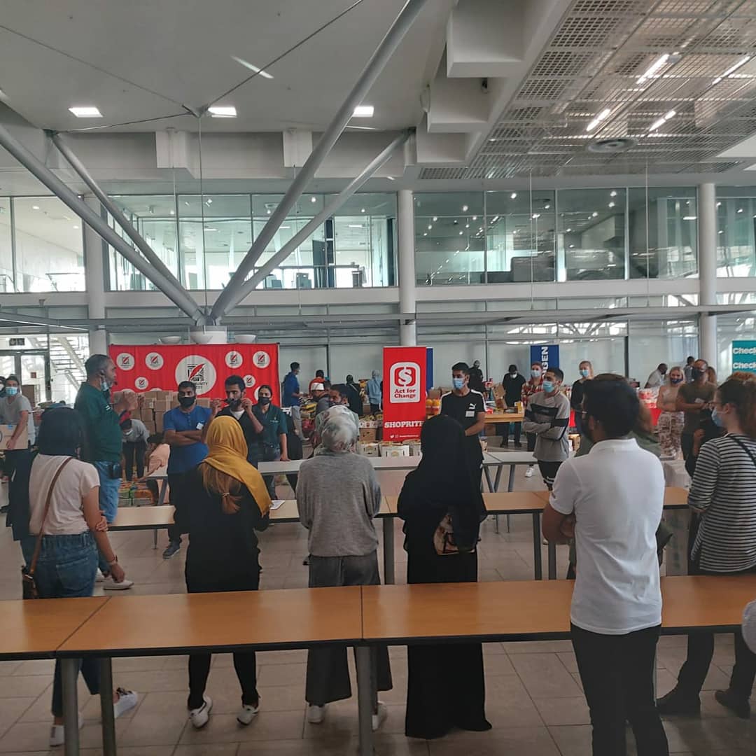 GiftoftheGivers's tweet image. Our volunteers get a briefing for tonight's meal distribution 🥘  and preparation for tomorrow's breakfast 🥞 for #UCT students. 

#MakeADifference #ForTheGreaterGood #DisasterResponse #Coronavirus #COVID19inSA #SaveSouthAfrica #StaySafeSouthAfrica #CapeTownFires #UCTFire