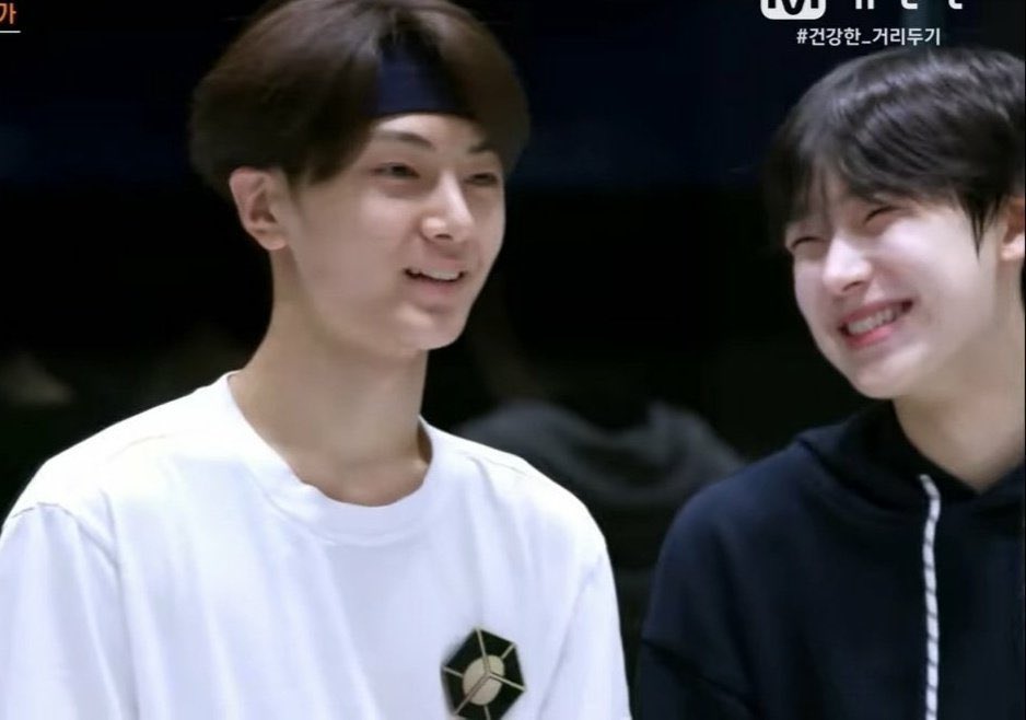 bestboyjay's tweet photo. “thank you taking care and helping me since iland” “you’re an existence i cant live without”

종성이 옆에 있어줘서 고마워 선우야~ @enhypen 
#별들이_모여_종성이가_된_날
#HAPPY_BIRTH_JAY https://t.co/ReqQZRdfmM
