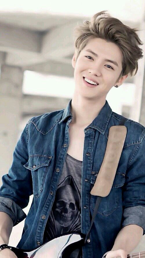 HAPPY BIRTHDAY LU HAN               