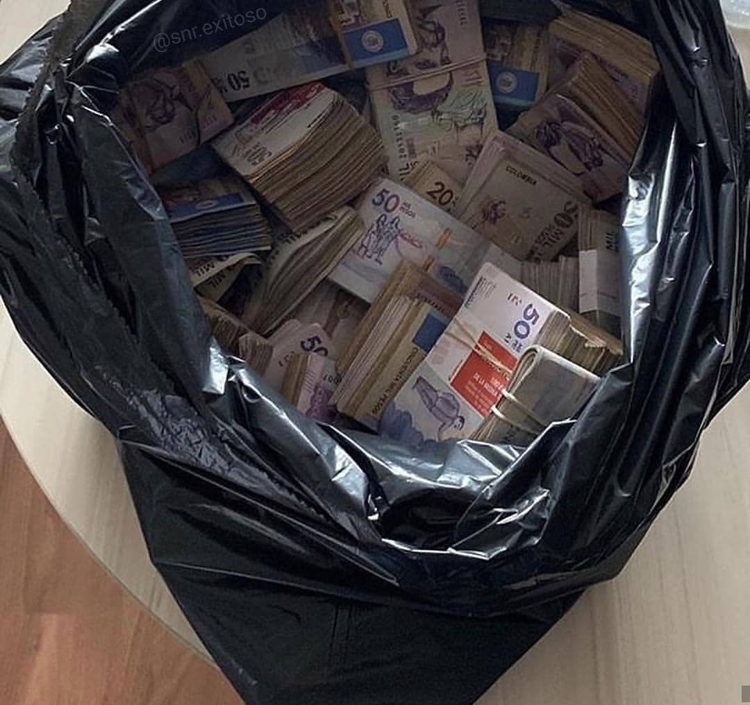 Gabohgh's tweet image. La bolsa negra que me quiero encontrar en estos momentos