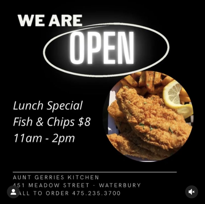 AuntGerries's tweet photo. Monday and Tuesday Lunch Special 🤤 https://t.co/8i3hWwMf3m