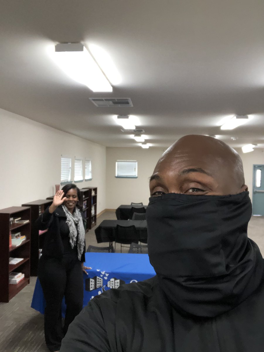 RaulCollins16's tweet photo. Huge shoutout to Mrs London a the Cleme Manor Apartments located @5300 Coke St, and @Op_Pathways appreciate the invite and looking forward to a productive partnership spreading #RelationalPolicing @houstonpolice #PublicAffairs #CommunityServicesUnit to help our youth succeed 🤜🏾💯 https://t.co/WWwOM6HeIy