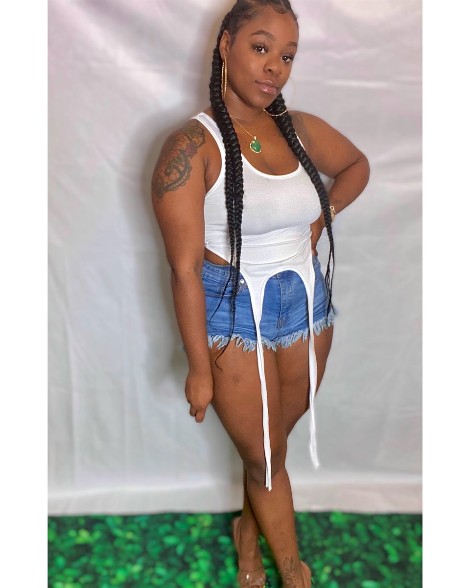 thequeencastlee's tweet photo. Shop the look Queens 😍
“Big Bag” Handbag x “Not so basic” Tank 💚
https://t.co/y39yrO9cHe ✨ https://t.co/b2aKzIghxF