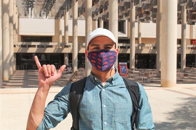 ’Runners, #COVID19 vaccines are available for all students, faculty and staff. Sign up for yours today: bit.ly/3wMdX9n #UTSA #BirdsUp #SleevesUp