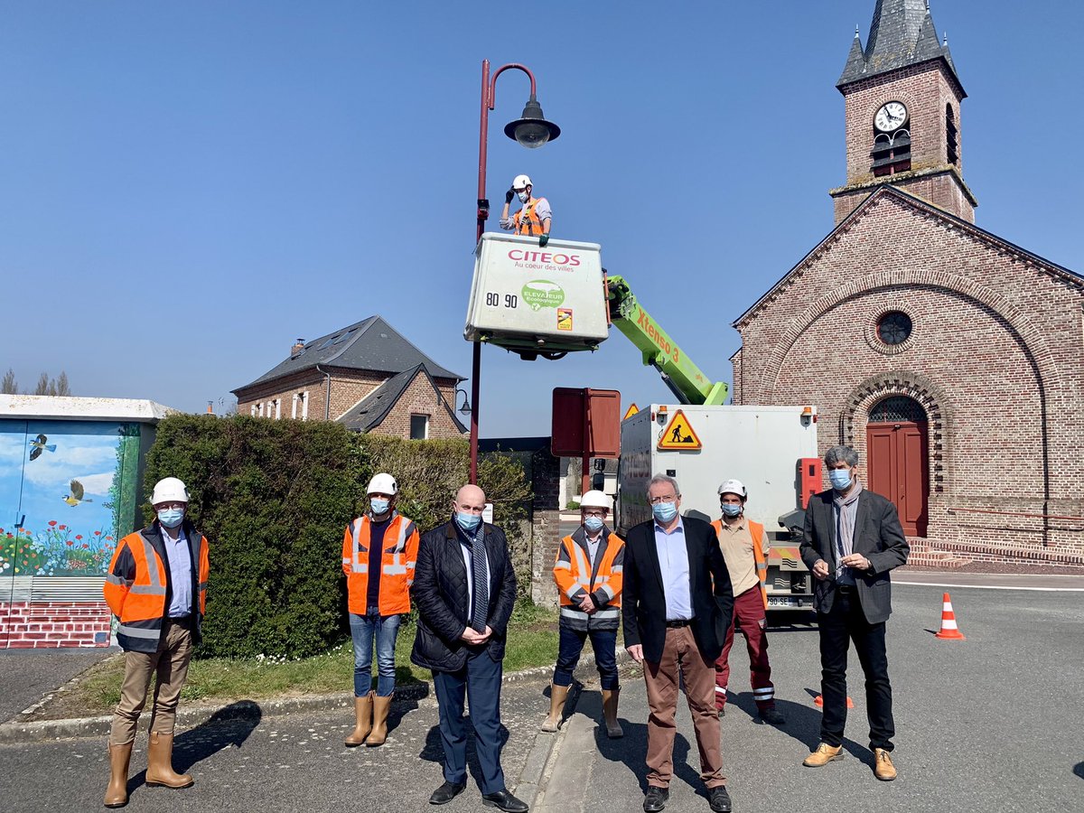 SHaussoulier's tweet photo. À #Estreboeuf, la commune a décidé d’améliorer le cadre de vie de ses #habitants en équipant les 91 points lumineux du village en #LED, tout en installant également des caméras de #vidéoprotection : des #travaux soutenus financièrement par le Département @Somme_fr et la #FDE80. https://t.co/IYIfS0GjQm