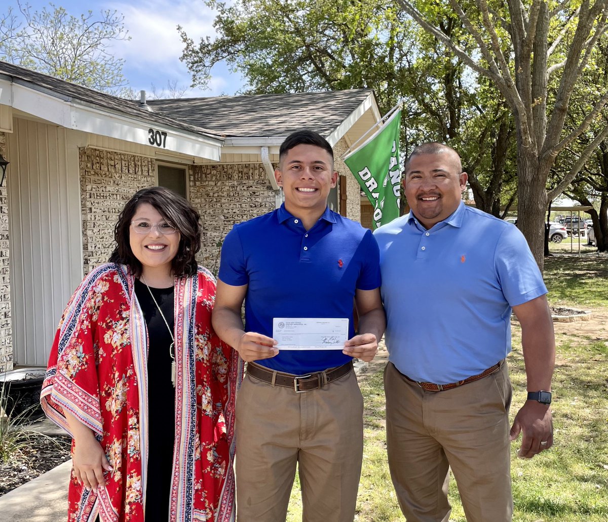 Bangs Dragon Ethan Cortez receives “Eddie Joseph Memorial Scholarship” from THSCA, what an honor, congrats!