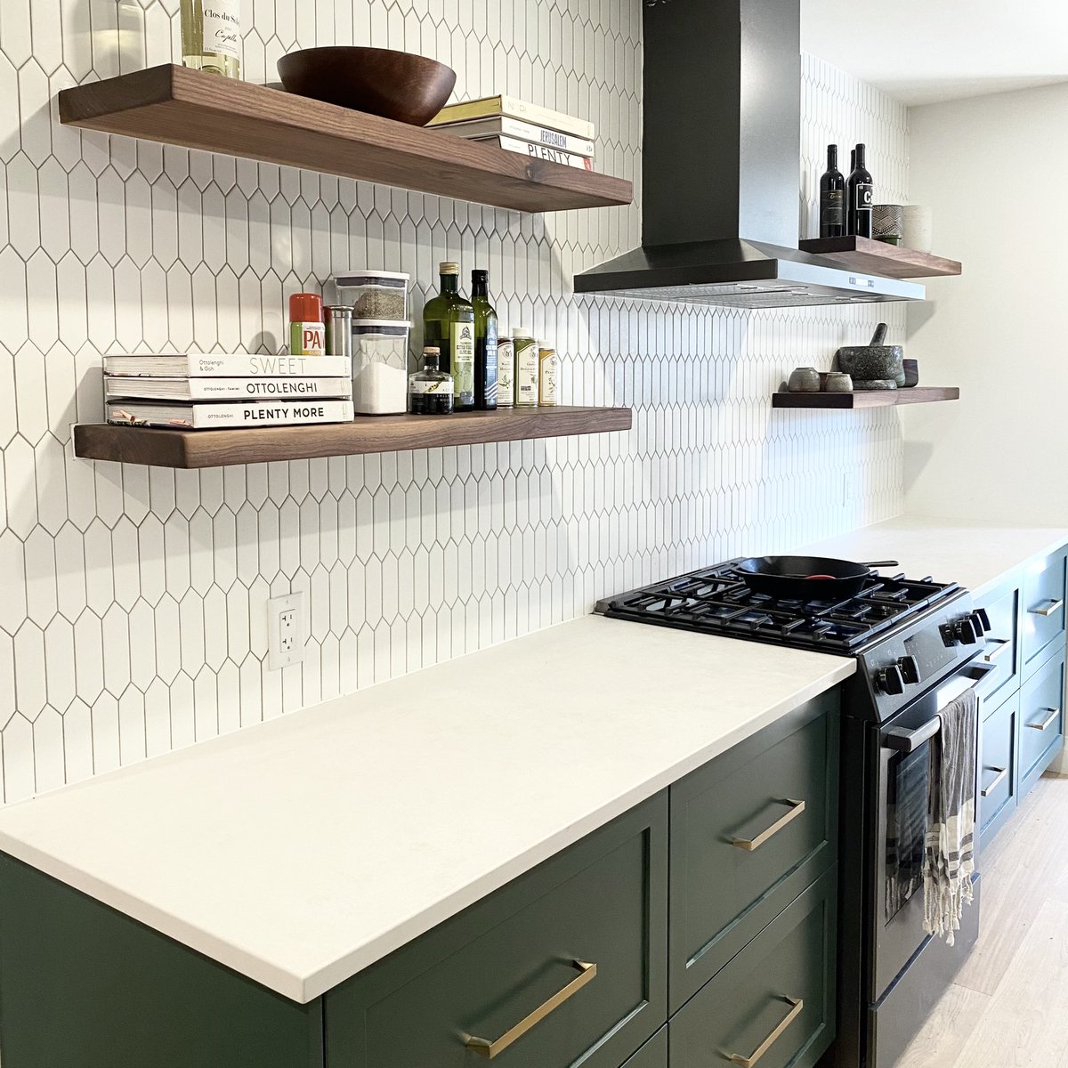 Green kitchens are in!!! We’re in love with how this kitchen turned out with vibrant green cabinets and walnut floating shelves over a full height backsplash 😍
#ygk #interiordesign