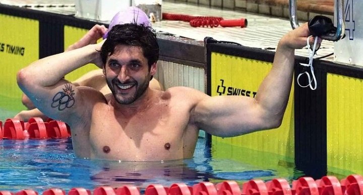 🏊 Martín Melconian 🇺🇾 ascendió a la Primera División en la Copa de Clubes de Madrid. Competencia que se desarrolló en pileta corta. 

El Bocha representó al club Alameda de Osuna, en los 100 metros pecho, ganó la medalla de 🥈 con tiempo de 1:02 75. Su club fue 2° en la general.