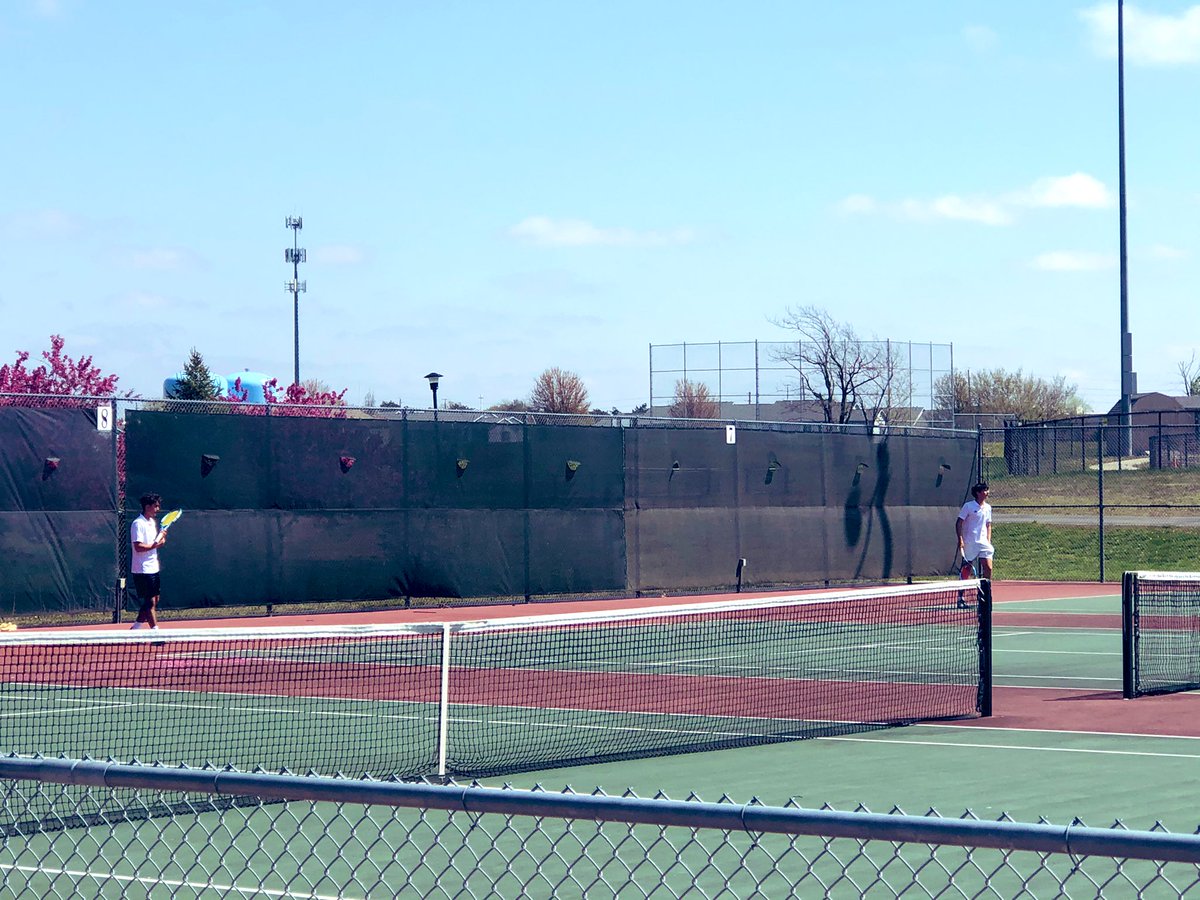 The Kansas wind showed up for this showdown between two Kansas MIAA teams. Let’s go <a href="/estatetennis/">Emporia State Tennis</a>! #StingersUp