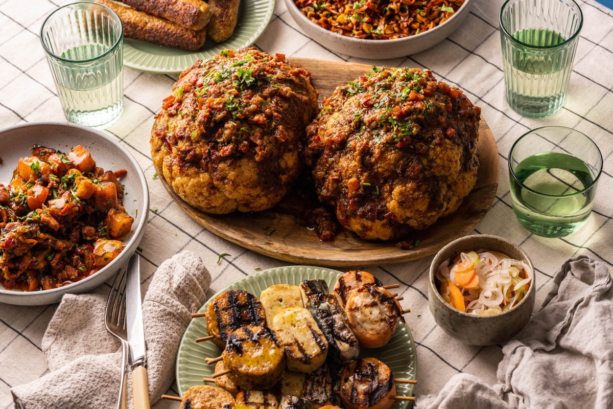 FishforThought1's tweet image. If you are all about seafood then perhaps our Seafood &amp;amp; Sides BBQ Box is for you, which is a little lighter than our other options 🔥 The Cornish Seafood Kebabs are the star of this show 🦀 Order your BBQ Box today at: fishforthought.co.uk 🐟🌿 #cookoutside #grill