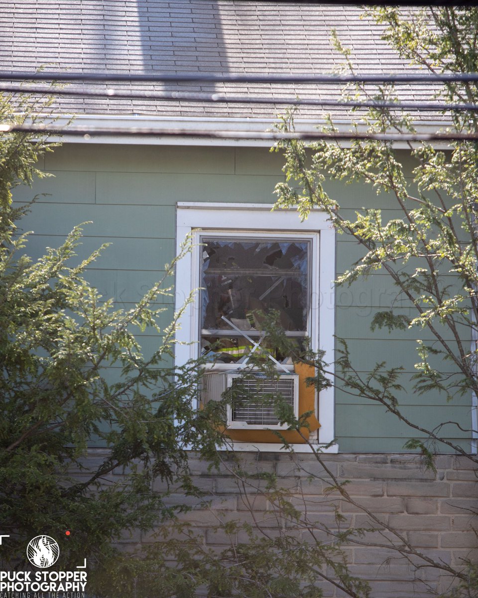 PSPhoto1's tweet image. This morning Stamford firefighters worked a dwelling fire on Hillandale Avenue. Companies found a fire on the second floor of the home and were able to quickly put out the fire saving the home from major damage. See more at puckstopperphotography.com/p874321234.

#WorkingFire #StructureFire
