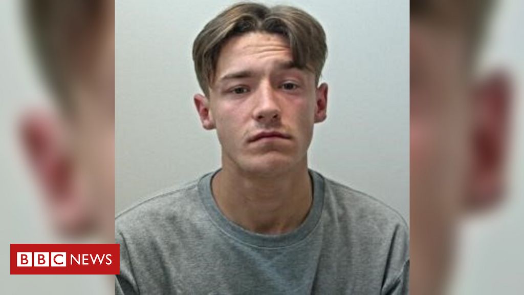 Facebook love rival row murder: Fleetwood man jailed for life dlvr.it/Ry0VxJ