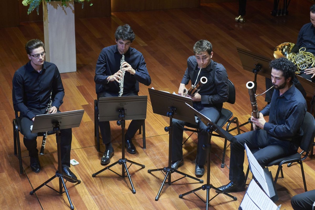 EscuelaRSofia's tweet photo. ¡No te quedes sin entradas para el próximo concierto del #CicloDaCamera!
🔝 Grupos de viento de la Escuela Reina Sofía
📌 Miércoles, 12 de abril. 19:30 h.
🎼 Obras de Hindemith, Skalkottas y Mozart
https://t.co/xGHFUdCEy4 https://t.co/R8Y0z9Rr2B