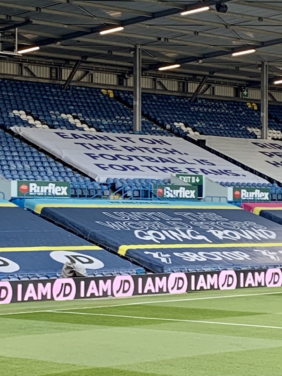 Pitchside at Elland Road ahead <a href="/LUFC/">Leeds United</a> v <a href="/LFC/">Liverpool FC</a> tonight. New banner behind one of the goals, it went up earlier today <a href="/BBCSport/">BBC Sport</a> #bbcfootball