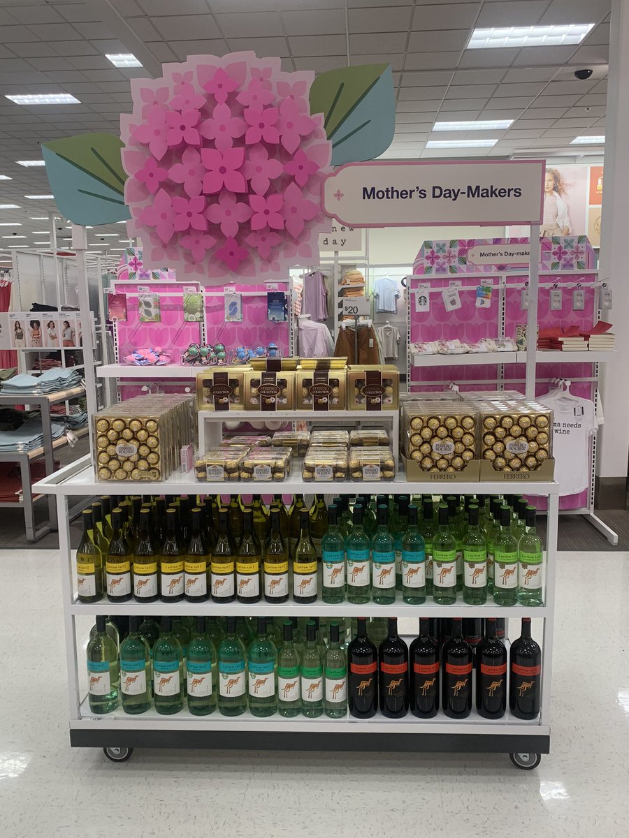 We’re all set for Mother’s Day here at T1771 💐 <a href="/shawnakimm/">Shawna Kimm</a> <a href="/AngieBarnard4/">Angie Barnard</a> <a href="/Delaine_T1771/">Delaine Dahl</a> <a href="/markfratzkeTGT/">Mark Fratzke TGT</a> @ChalseyNeva <a href="/timmcarr222/">Tim Carr</a> <a href="/natelane39/">Nate Lane</a>