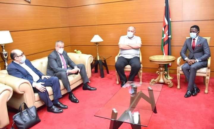#Egypt Foreign Minister #SamehShoukry is in #Nairobi to seduce #Kenya to oppose #GERD.
Kenya still back #Ethiopia as seen by lukewarm reception given to him like being received by junior desk officer at Foreign Ministry.
Kenya like tourists but say #FillTheDam
#Itsourdam