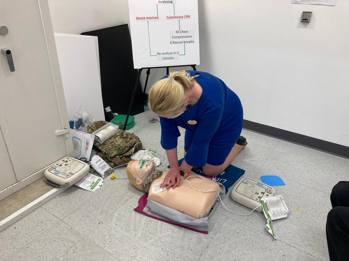 Pleased to present a defibrillator and deliver CPR/defib awareness training today at Boots, Haverfordwest! Big thank you to our fantastic trainer Glyn 💚 calonhearts.org/apply-for-a-de…