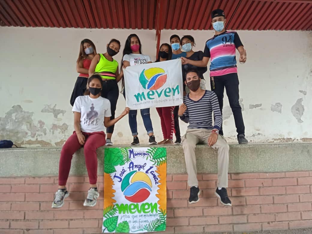 ¡Juventud Ecosocialista!

 #17Abr Desde el Municipio José Angel Lamas.

El Meven Aragua en ruta de visita, para la formación y planificación de las acciones en el municipio.

Seguimos sin detenernos...
Ecología en Movimiento!..

<a href="/mevenaragua/">Meven Aragua</a> 
@Nicols36931185