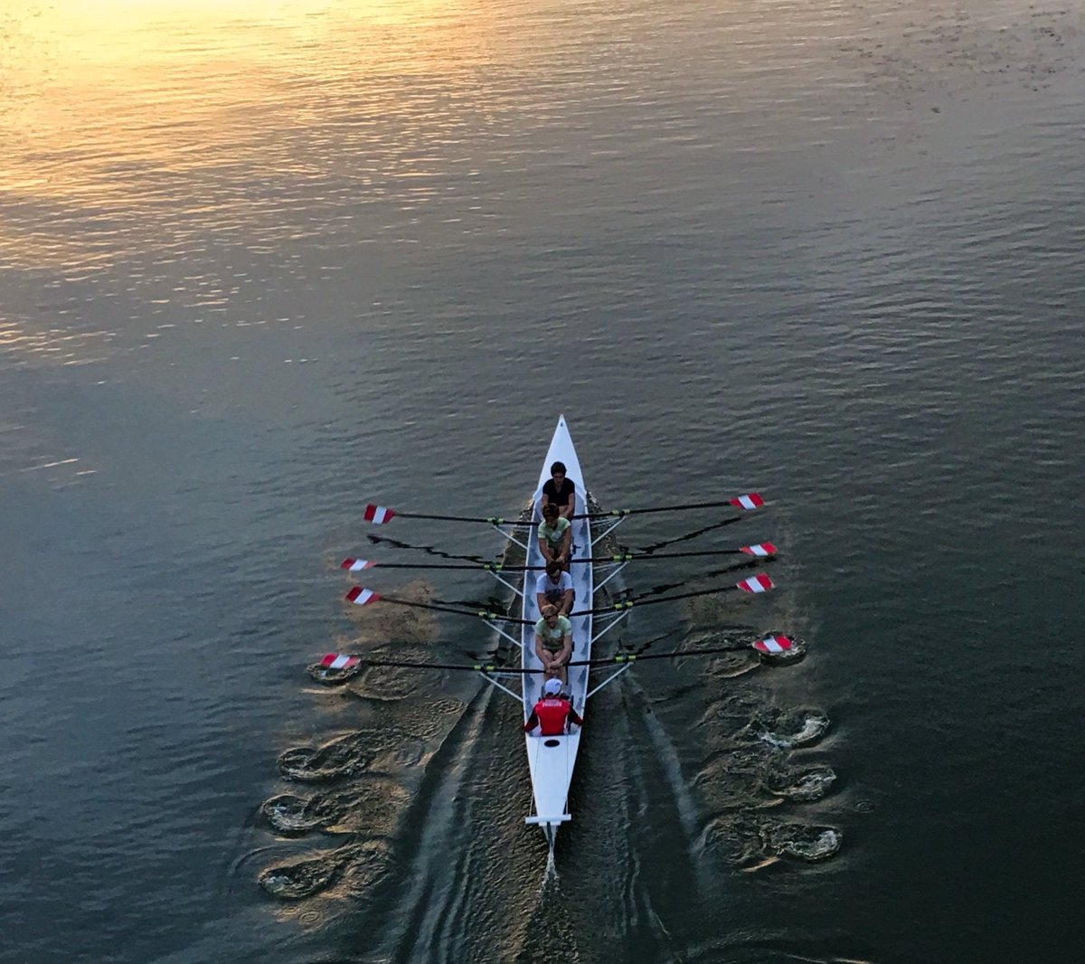 “Will it make the boat go faster?" 🚣🏿

That's what the UK rowing team always asked leading up to the 2000 Olympics.

Relationships, food, events, exercise...every decision went through the filter.

Lesson: Have a similar filter for your professional &amp; personal goals. <a href="/OlympianBen/">Ben Hunt-Davis MBE</a>