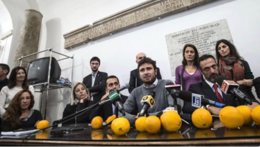 giorgiogus1's tweet photo. @beppe_grillo Già mi mancano i bei tempi dei grillini forcaioli, giustizialisti, inquisitori, condannatori, ghigliottinatori https://t.co/gjEeZyLuJz