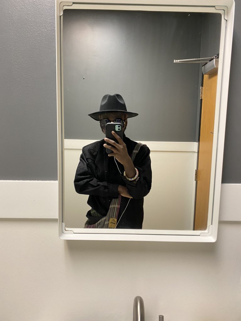 clarabelleisgay's tweet photo. I’m a black trans woman and need funds for daily living needs and paying off my medical bills been dealing with some urgent health issues lately and could really use the support a share and donation is appreciated deeply 

https://t.co/63Za2fCVuL https://t.co/LwW5aNZOWe