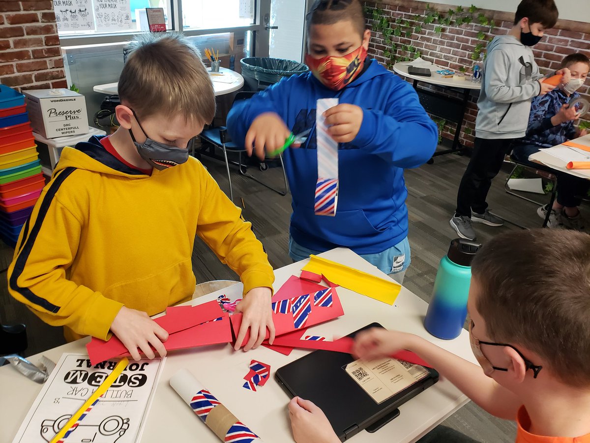 SJSDGATE's tweet image. Major engineering day here @HillyardTech. Students are making flying, waterproof cars and roller-coasters.