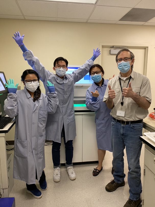 UWVirology's tweet image. With no definitive end in sight, staff and leadership continue to work determinedly to perform 40% of Washington state’s #COVID19  testing. Please join us in recognizing our #Heroes in lab coats!