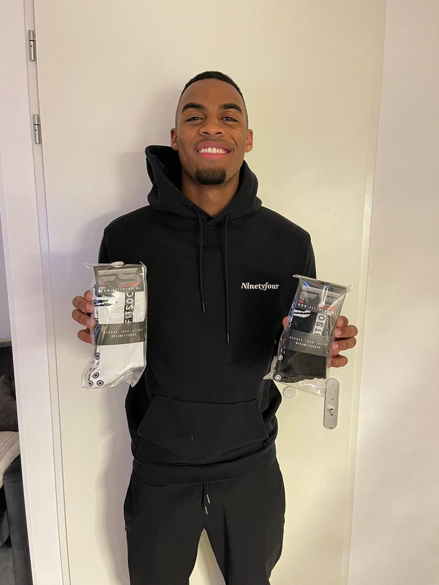 FSockr's tweet image. 𝗥𝘆𝗮𝗻 𝗚𝗿𝗮𝘃𝗲𝗻𝗯𝗲𝗿𝗰𝗵 𝘅 𝗙𝗶𝘁𝗦𝗼𝗰𝗸𝗿 😎 

De volgende grote speler op onze gripsokken is een feit! 🤩

Welkom Ryan! ⚪️🔴⚪️

𝗜𝗺𝗽𝗿𝗼𝘃𝗲 𝘆𝗼𝘂𝗿 𝘁𝗮𝗹𝗲𝗻𝘁!
#𝗧𝗘𝗔𝗠𝗙𝗜𝗧𝗦𝗢𝗖𝗞𝗥