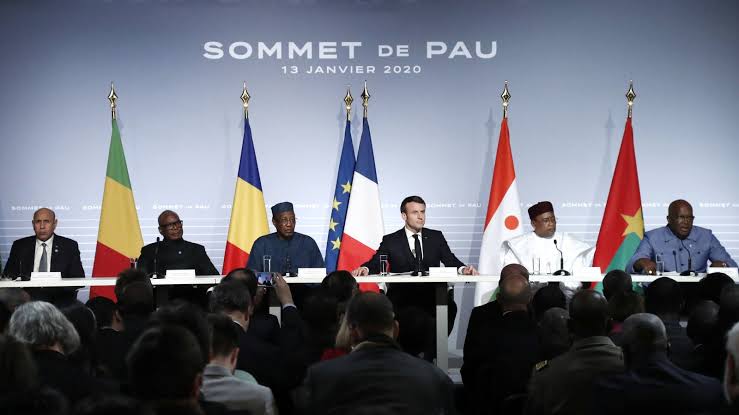 Once again France uses clever subterfuges to weasel logistic assets out of Britain and Canada. The rebels are driven out. France establishes a military base in Mali. Creates a G-5 military alliance with 5 francophone states..in an ECOWAS member state. Unthinkable a decade ago.