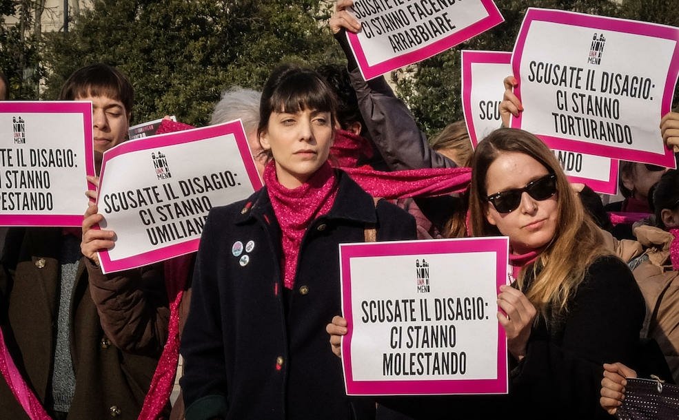 #Grillo approfitta della sua posizione e visibilità per dare un saggio di cosa significhi "vittimizzazione secondaria": colpevolizzare la vittima, screditarla, minimizzare un atto di violenza sessuale. È un attacco a tutte le donne.
Sorella, #ioticredo