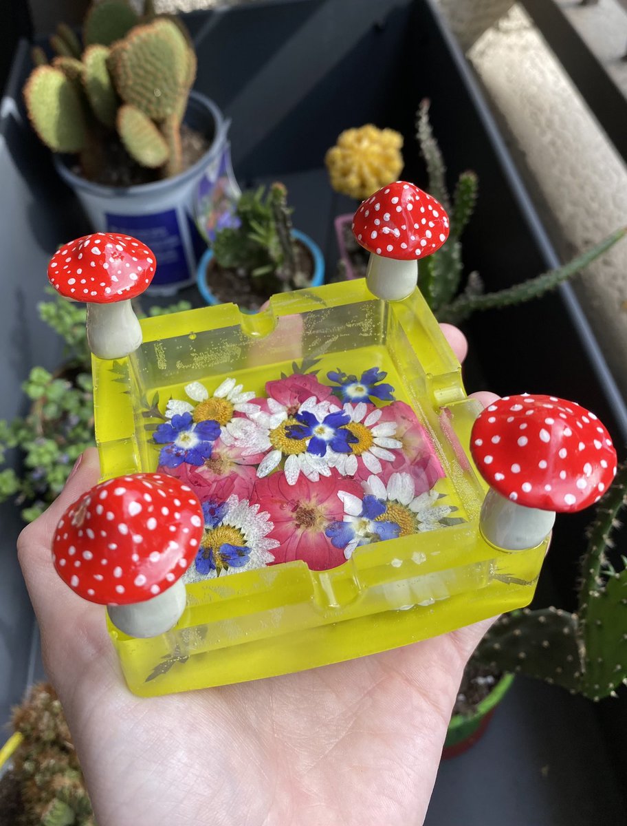 coolartbysab's tweet photo. just some handmade ashtrays <3 https://t.co/NIKUEhFZu3