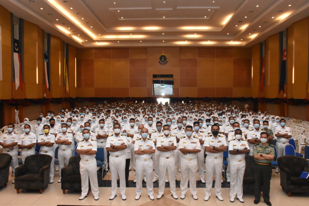 kdptldm's tweet image. Majlis Penyerahan dan Penerimaan Pelatih 221. Secara rasminya KDP telah mengambil alih tanggungjawab melatih dan membentuk sahsiah para pelatih agar menjadi warga TLDM yang kompeten dan sebagai Generasi Pelapis TLDM

@tldm_rasmi
@MPPL_TLDM
@reza_azeranil63
@imtkhalid