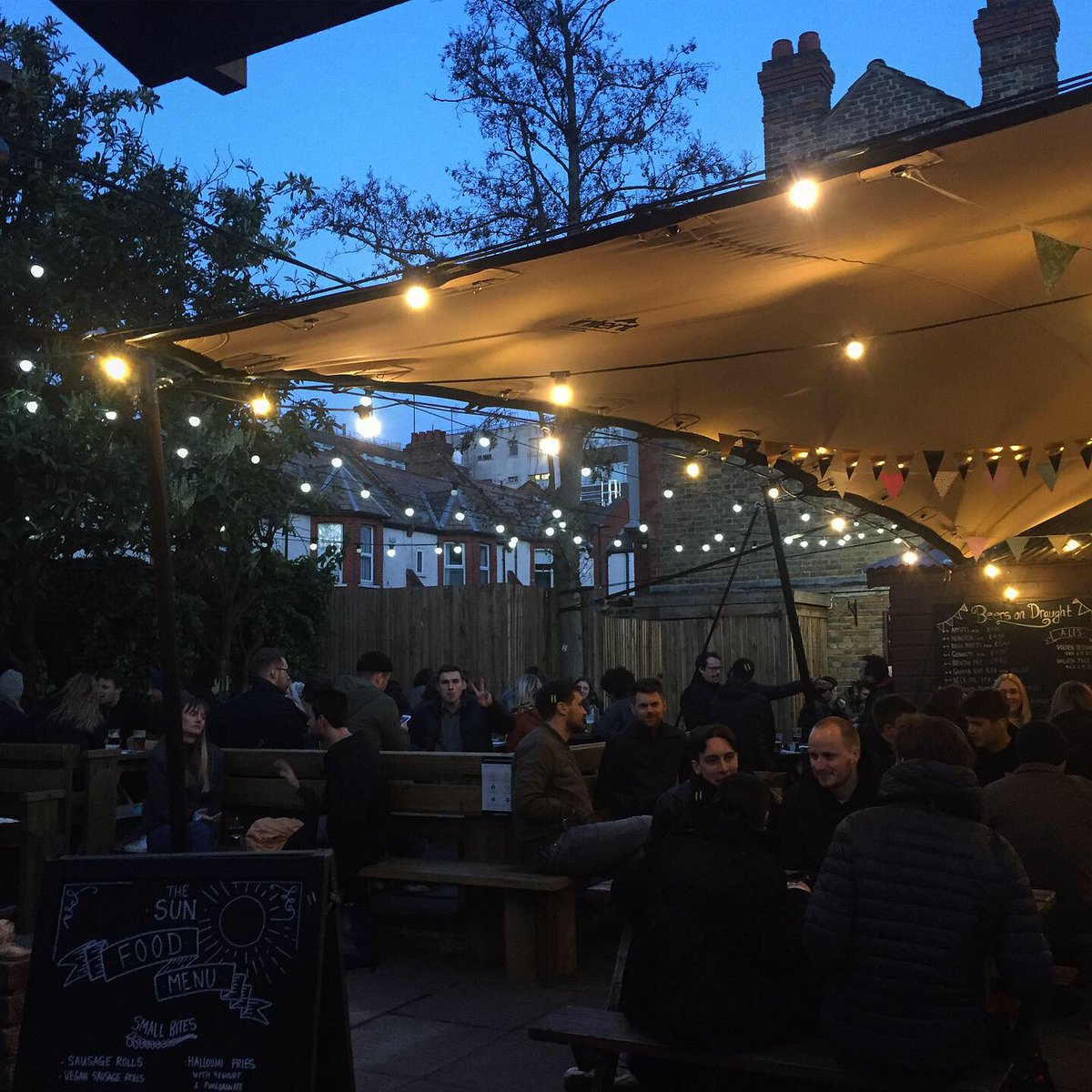 💥 WELCOME BACK!! 💥
We’ve had a wonderful first week back with you lovely customers. Book a table on our website and join us for stunnin drinks and DElicious food.
We’re open 12-11 in the week and 12-12 Friday and Saturday.
See you then! 🍻 x #camberwell #beergarden #londonpub