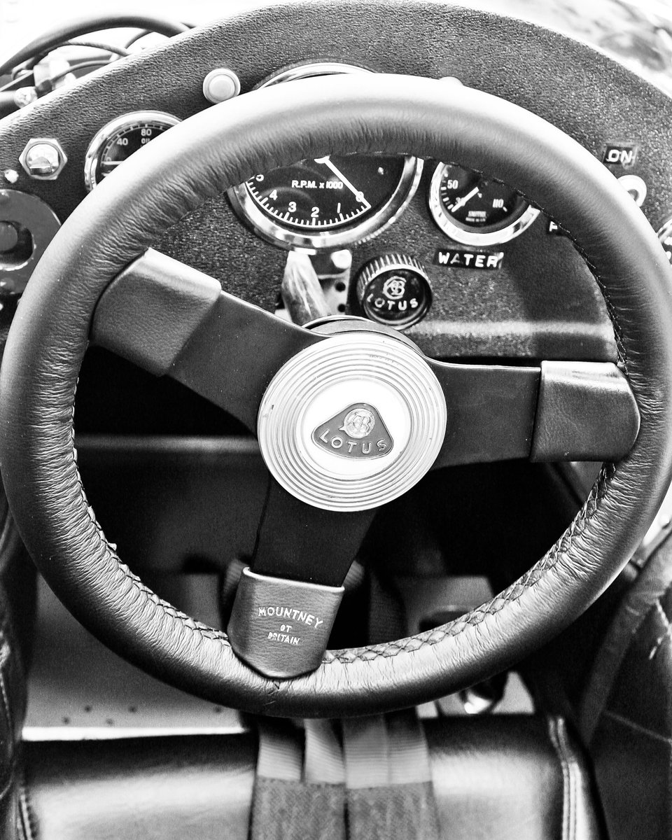 LoudPedalBlog's tweet image. Race ready.  #lotus #addlightness #racer #racing #carphotography #lotuslife #lotuslifestyle #vintageracing #racinglife #lotusF1 #classicracer #drivetastefully @lotuscars