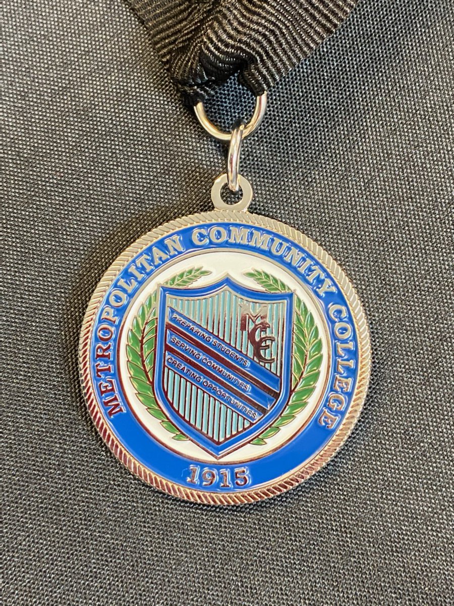 SGilliland2020's tweet image. 8 students earned their Associate in Arts degree through Early College Academy &amp;amp; MCC! Tonka Sr. Abby Walker picks up MCC Grad Regalia with proud Mom! @NKCSchools @NKCS_CCR @Tonka_TRUE @TonkaNation