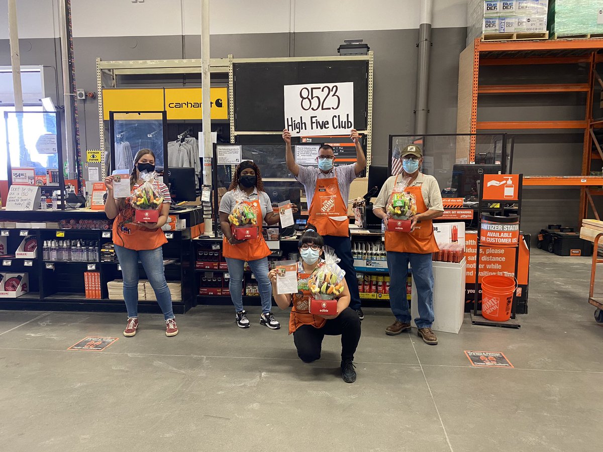 Awesome job to our Pro Desk at 8523! Celebrating them for they’re great accomplishment in being part of the High Five Club ✋🏼!!! Thank you for all you have done and continue to do 🥳 @OscarM_8523 <a href="/raulmor78730856/">raul morales</a> <a href="/2921073c19df4b9/">Rene Marquez</a> <a href="/solymar005/">Marisol Cabrales-Parra</a>