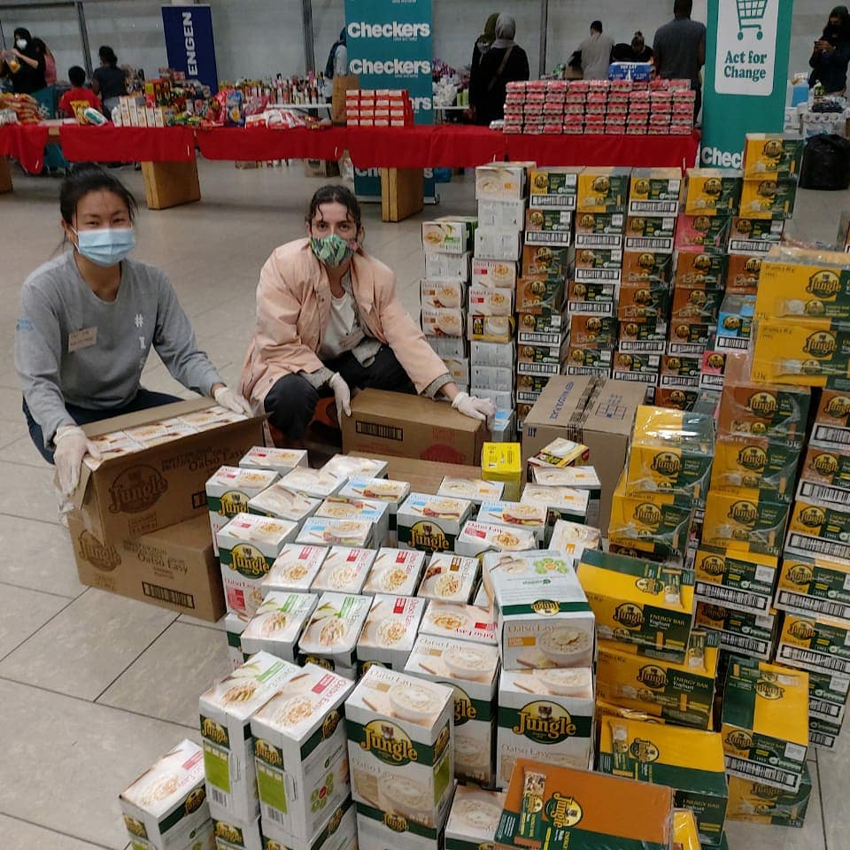 GiftoftheGivers's tweet image. 📷 Captured: Breakfast preparations are underway for #UCT students. 🥞☕

#MakeADifference #ForTheGreaterGood #DisasterResponse #Coronavirus #COVID19inSA #SaveSouthAfrica #StayHome #SaveLives #StaySafeSouthAfrica #CapeTownFires #UCTFire