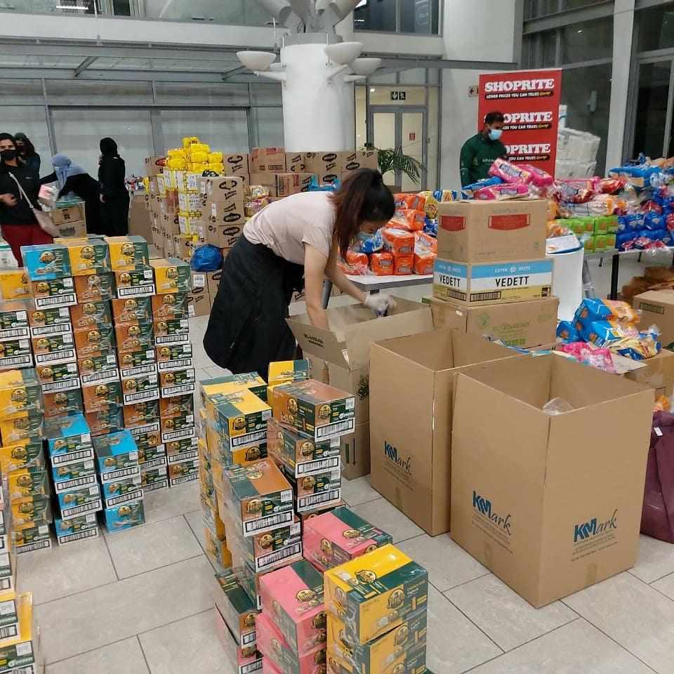 GiftoftheGivers's tweet image. 📷 Captured: Breakfast preparations are underway for #UCT students. 🥞☕

#MakeADifference #ForTheGreaterGood #DisasterResponse #Coronavirus #COVID19inSA #SaveSouthAfrica #StayHome #SaveLives #StaySafeSouthAfrica #CapeTownFires #UCTFire