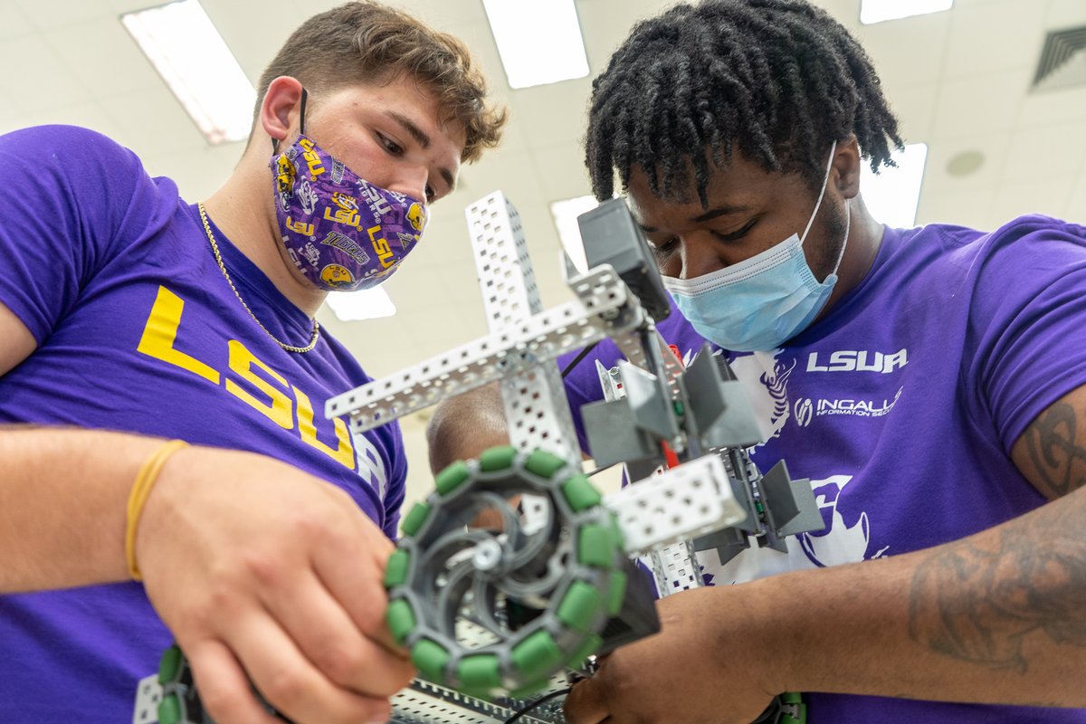 LSUAlexandria's tweet photo. LSUA Robotics spent the weekend in Houston, Texas competing against robotics teams from all around the country! We were able to represent Louisiana at this tournament as LSUA has the only VEX U Program in the state! #GeauxGenerals #withinreach #withoutlimits https://t.co/FcEngI2kCH