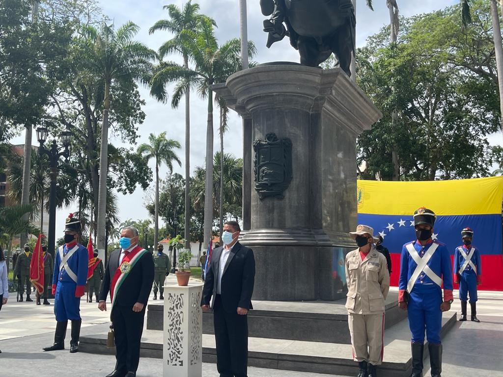 El Gobernador del estado Lara Vice Almirante Adolfo Pereira y el  Presidente del CLEL  Lic. Ramon Suarez, presidieron los Actos conmemorativos del 19 del Abril.
En unión cívico-militar resaltando la unión de todos los componentes del Estado-Nación.
