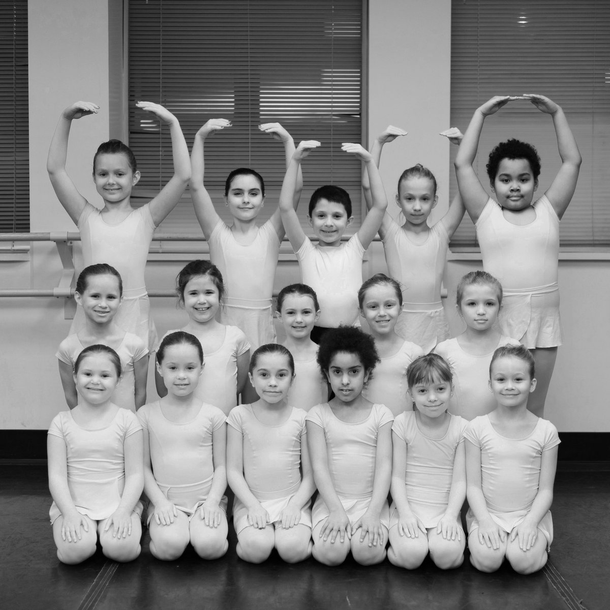 PortlandBallet's tweet image. Wishing all of our PSB families a wonderful April Break! 😎🍦 We can’t believe we’re about to enter the last few weeks of the school year, but are looking forward to some exciting things coming up! ✨ ⁣

⁣* picture from a previous year. Image by Sara Parker.