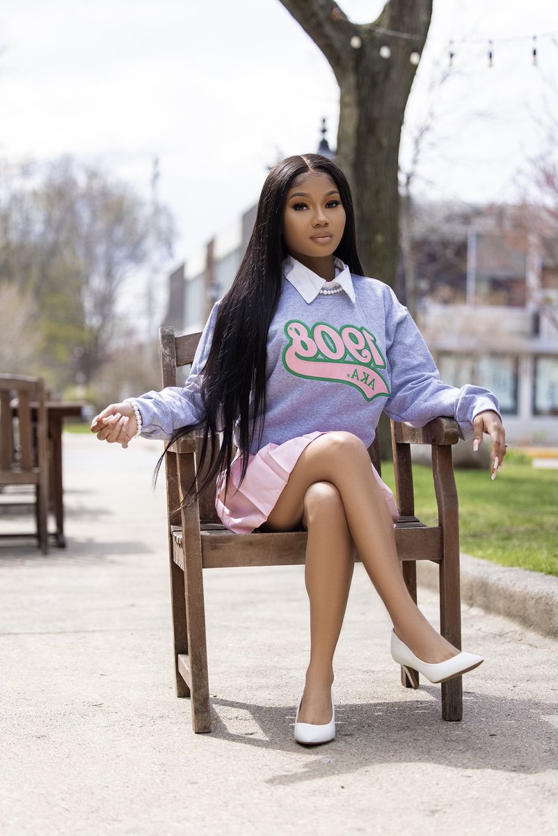 tomiahcouture's tweet image. Proud to tell the world I got my pearls! In AKA land, they know me as Pretty AKAdemic 💕💚 #deuce #spring21 #phirstandphinest #phirstdayout #mAKAnifiKAnt7 📸: Steve White mua: Kiesha Roper💋