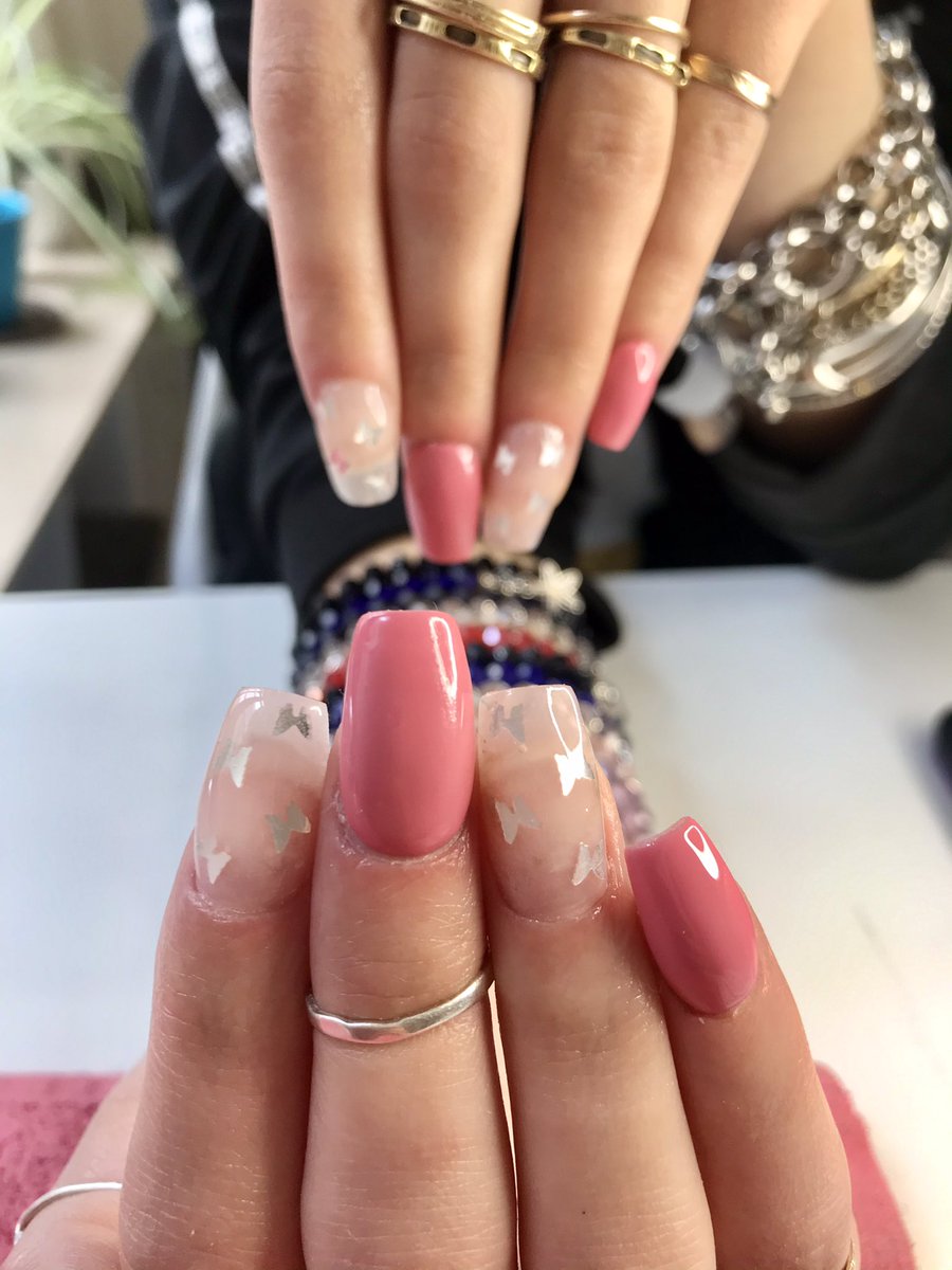 Moren estos hermosos encapsulados c maripositas 🥺😍🦋
